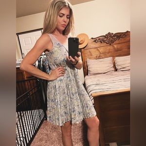 LC Laren Conrad, Purple, Floral, Pleated Dress. Size 4